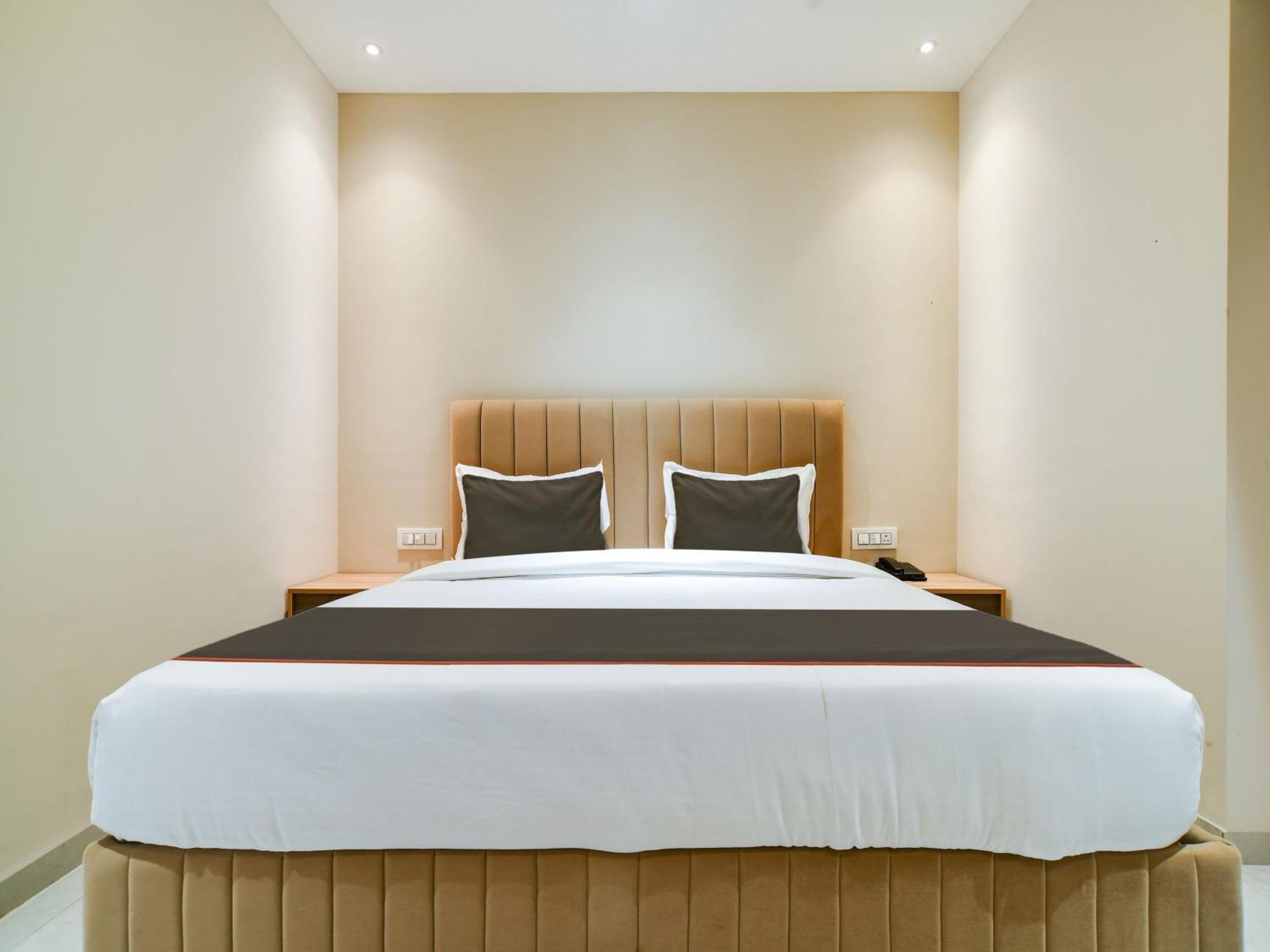 Collection O Hotel Mint Indore Ngoại thất bức ảnh