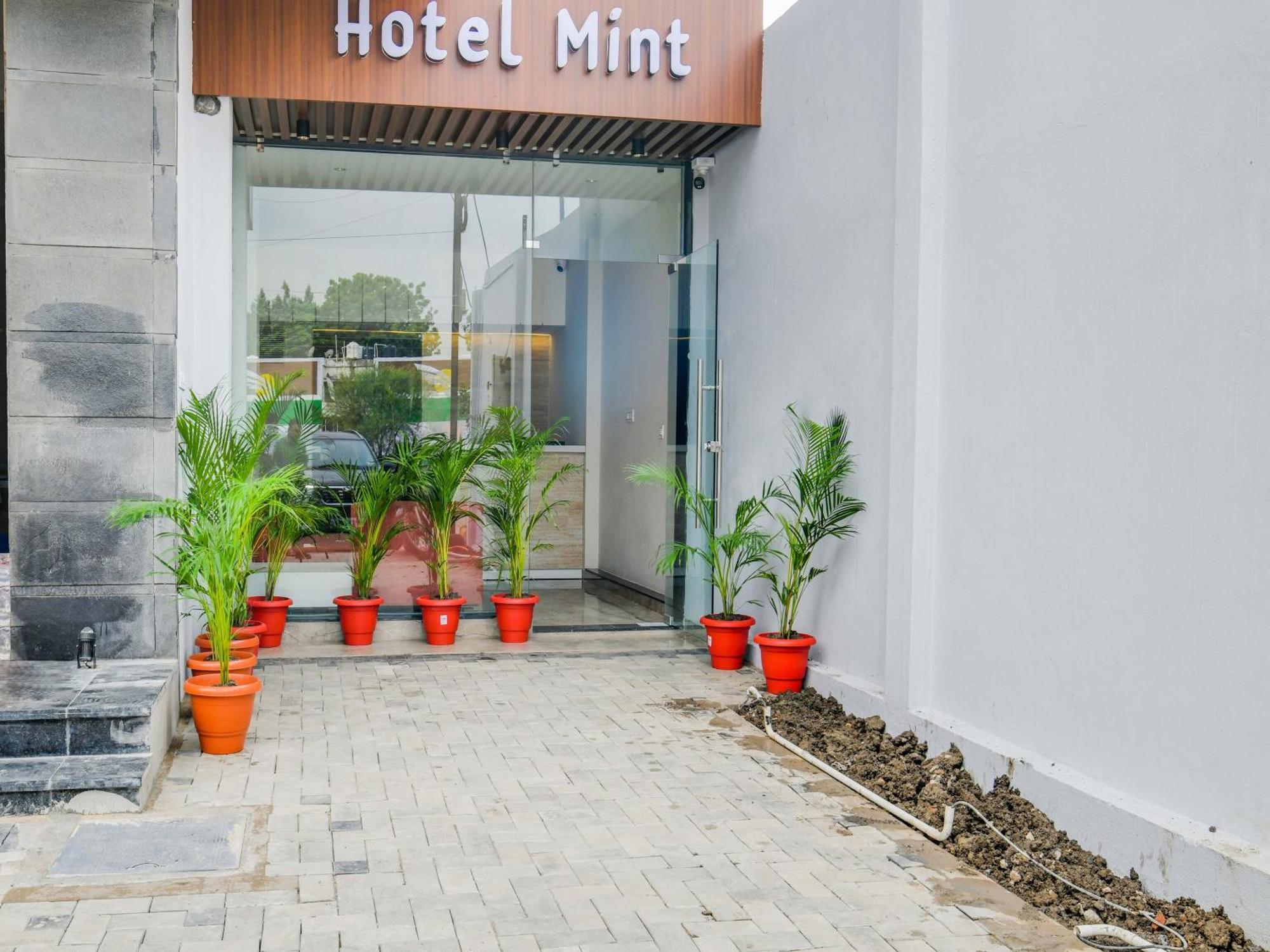 Collection O Hotel Mint Indore Ngoại thất bức ảnh