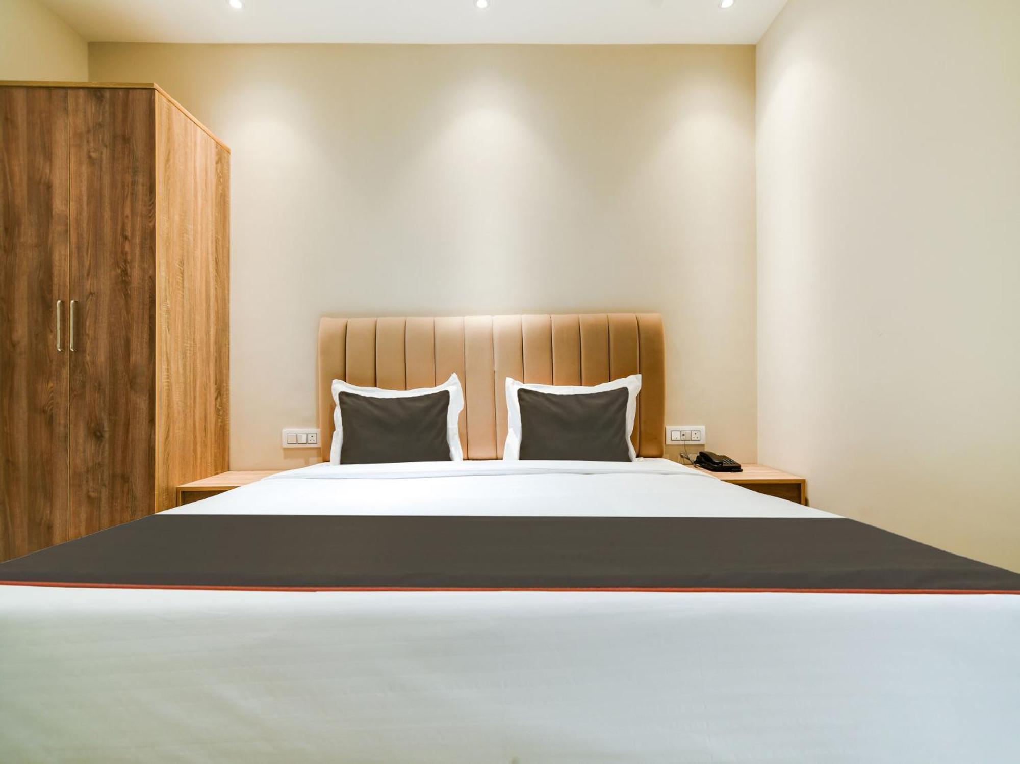 Collection O Hotel Mint Indore Ngoại thất bức ảnh
