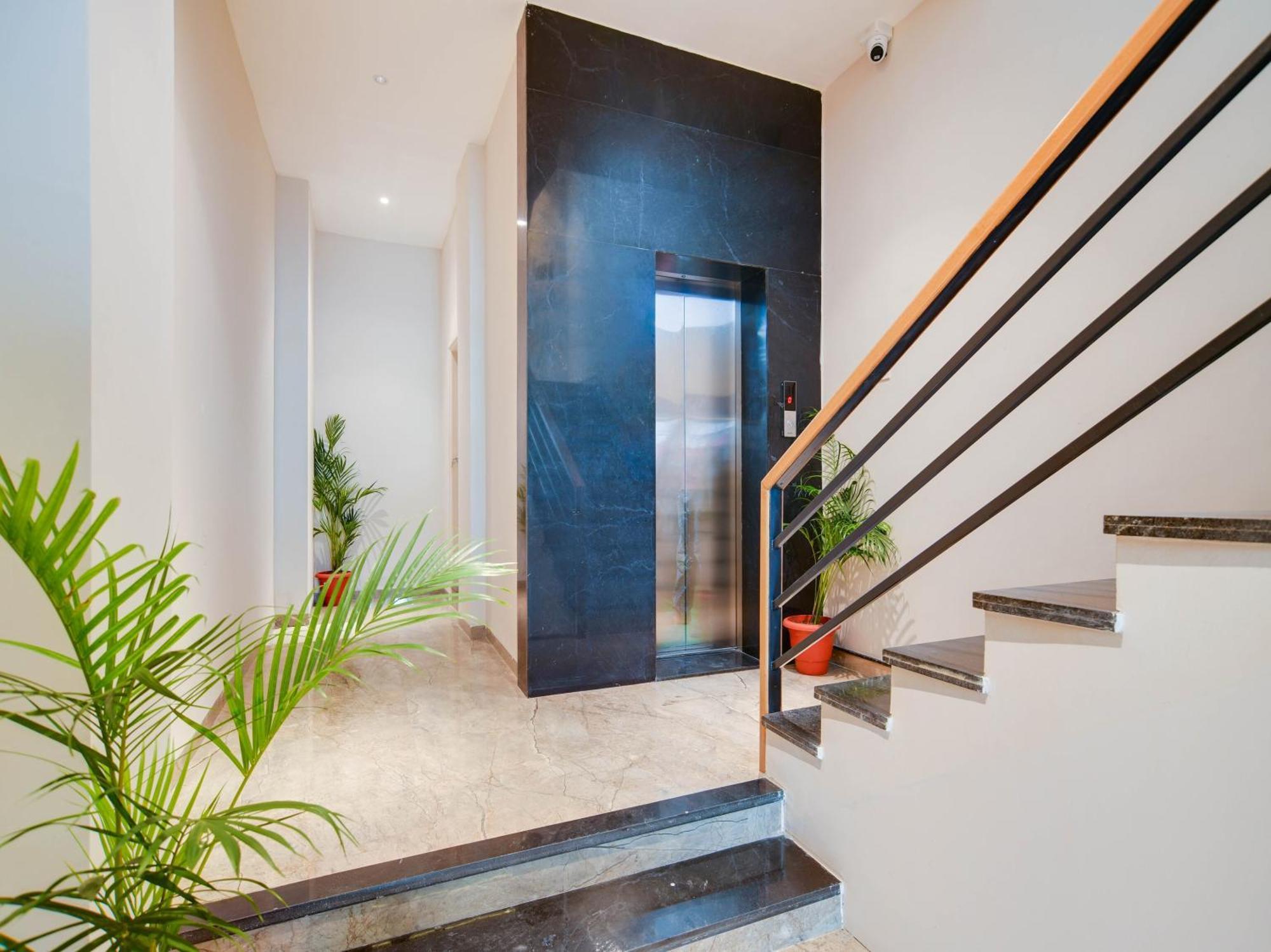 Collection O Hotel Mint Indore Ngoại thất bức ảnh